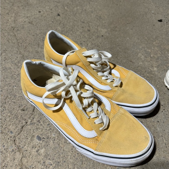 Vans - Picture 1 of 4